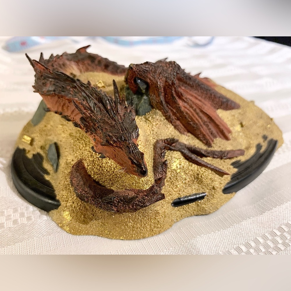 The Hobbit: Smaug (King Under The Mountain) Mini Statue from Weta Collectables